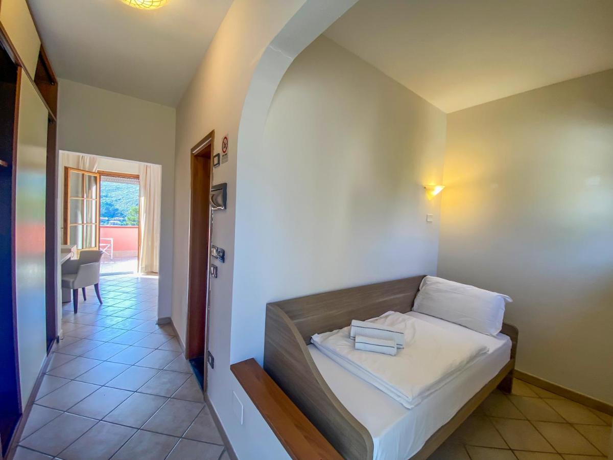 La Mandola Eco Hostel Capraia Eksteriør bilde